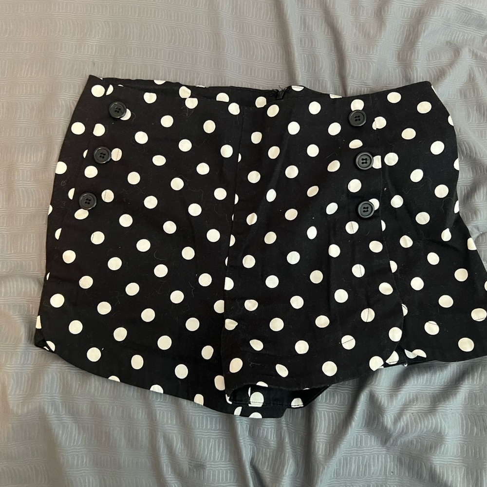 Forever 21 Medium Black White Polka Dot Shorts High Waisted Buttons